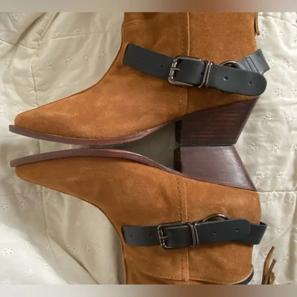 Free People Back-lace Sway Low Slouchy Boots. Western inspired suede pull-on. - Picture 12 of 16